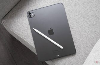 4 must-have devices I’ll never go on a long flight without