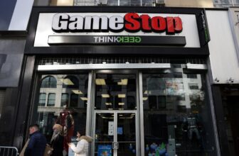 GameStop reportedly shuts down more than 400 US stores