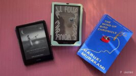 Why I keep my Kindle in airplane mode (and you should too)